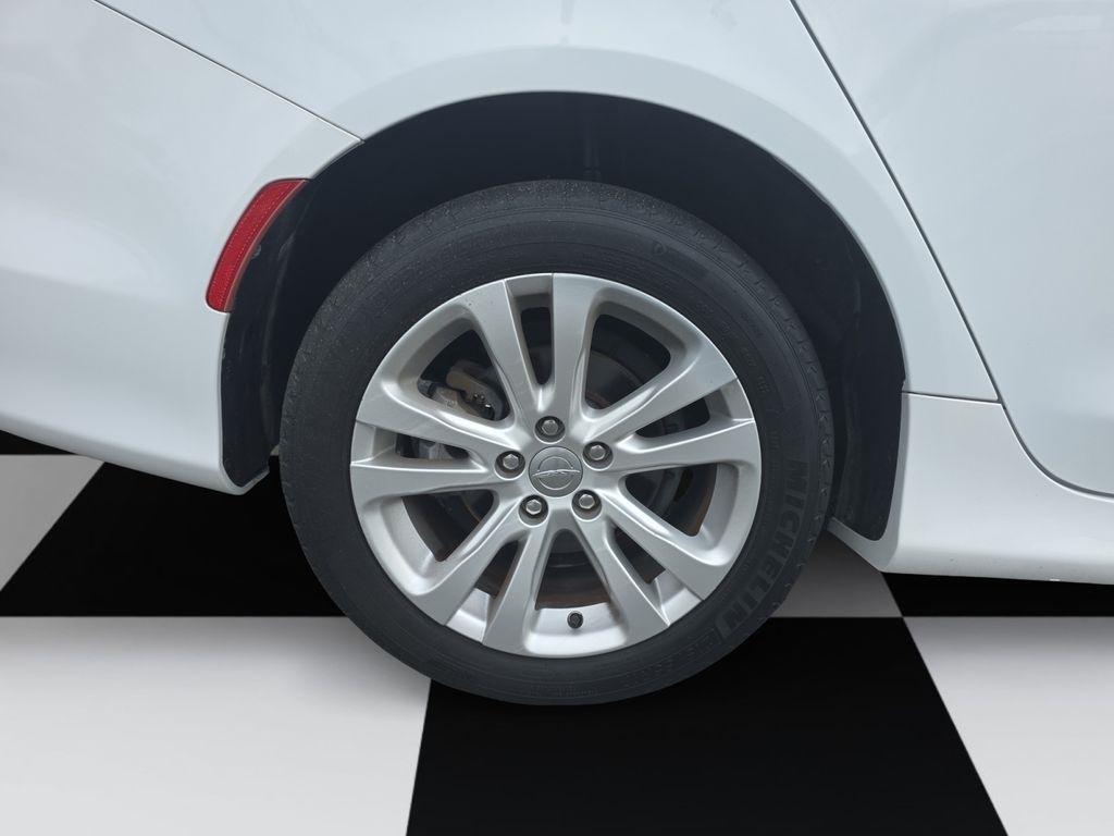 Chrysler 200  2017