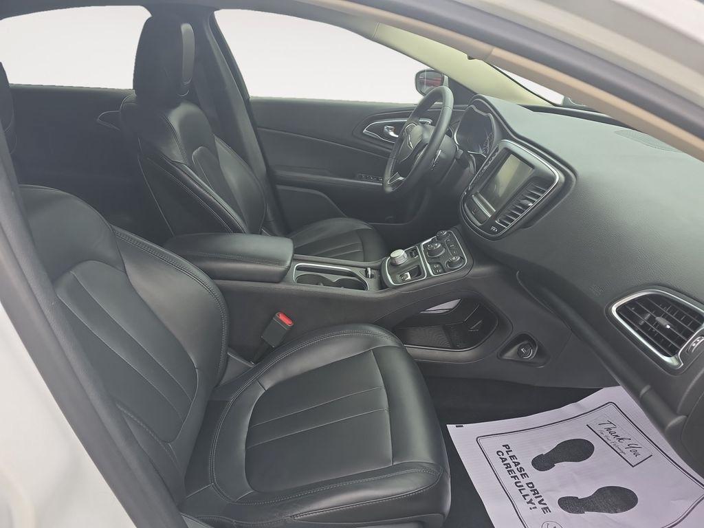 Chrysler 200  2017