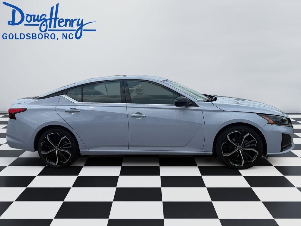 Nissan Altima  2024