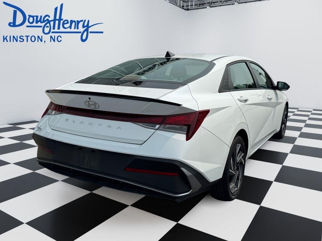 Hyundai Elantra  2025