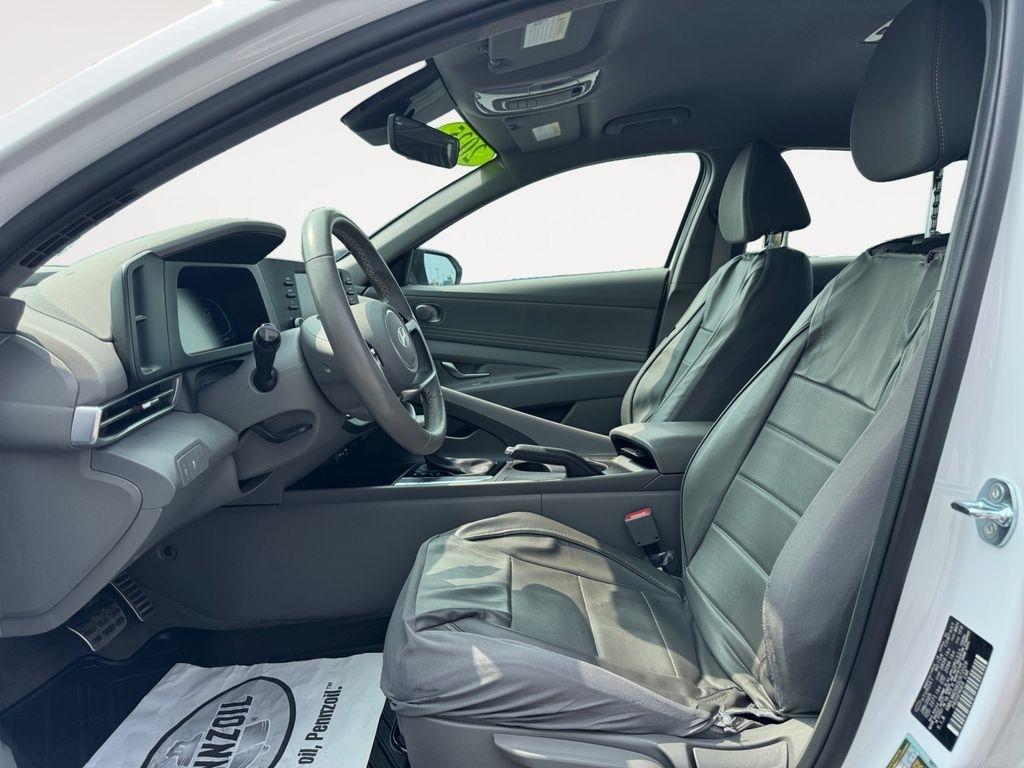 Hyundai Elantra  2025