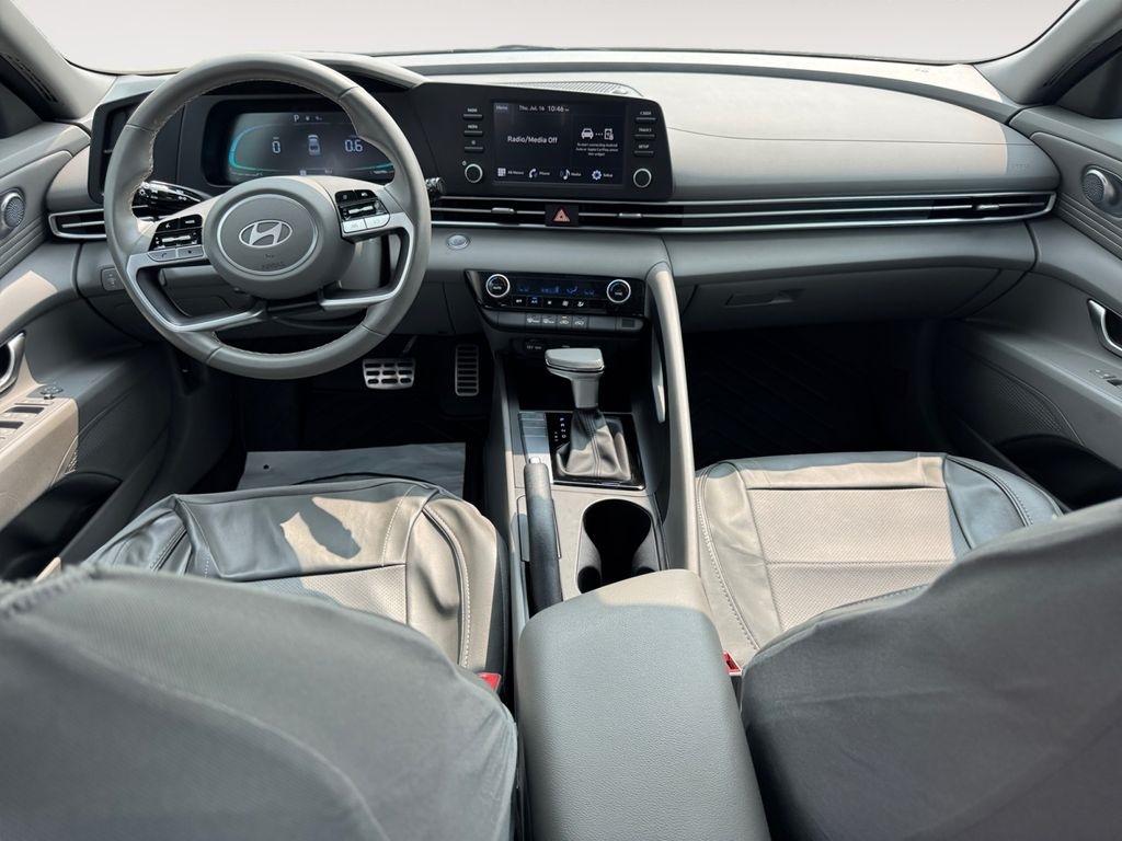 Hyundai Elantra  2025