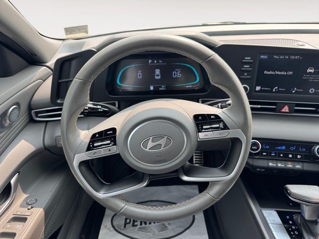 Hyundai Elantra  2025