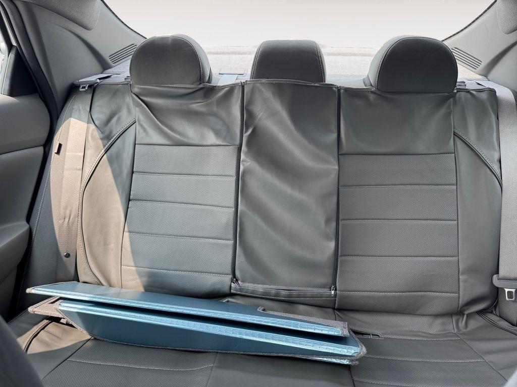 Hyundai Elantra  2025