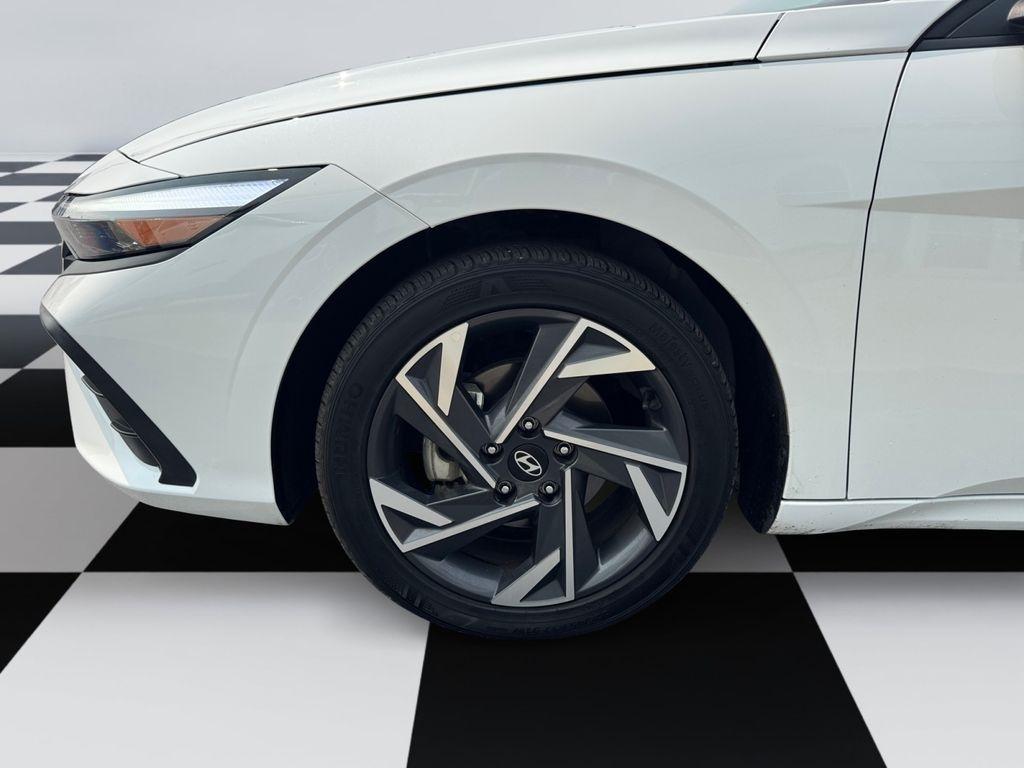 Hyundai Elantra  2025