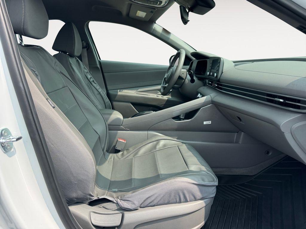 Hyundai Elantra  2025