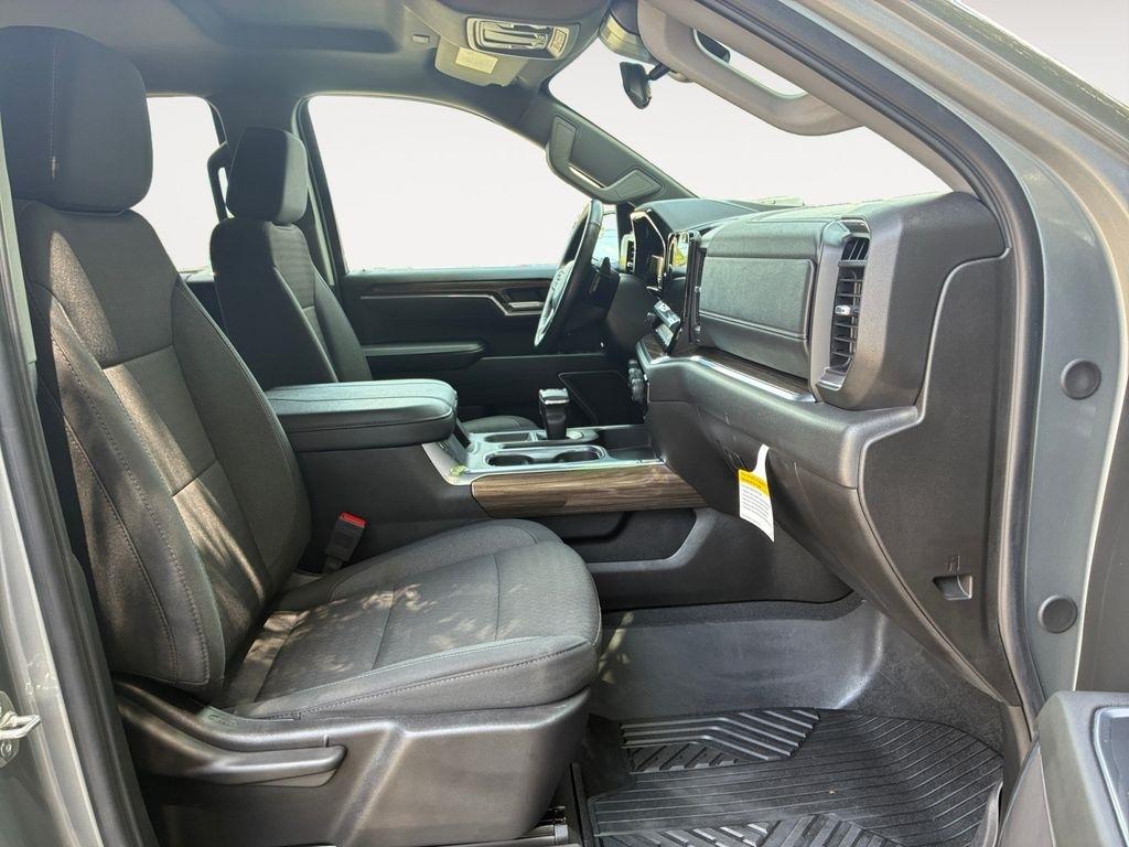 Chevrolet Silverado 1500  2025