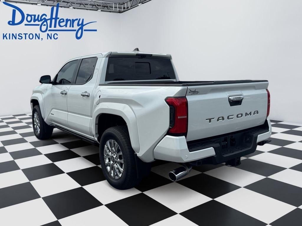 Toyota Tacoma 4WD  2025