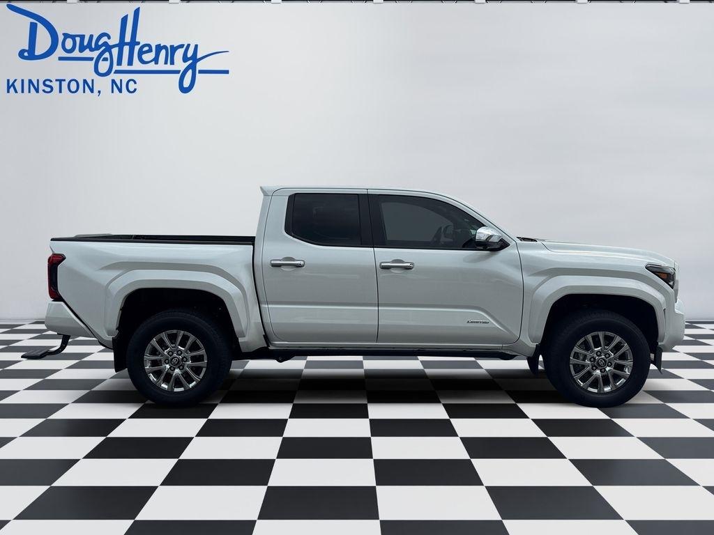 Toyota Tacoma 4WD  2025