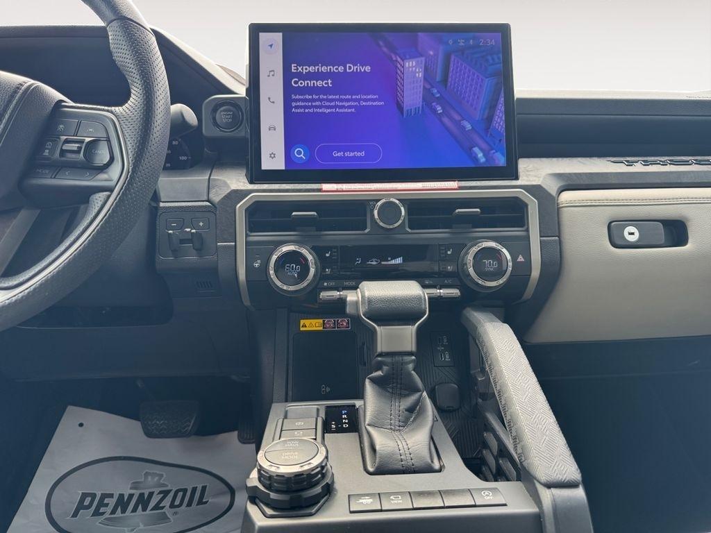 Toyota Tacoma 4WD  2025