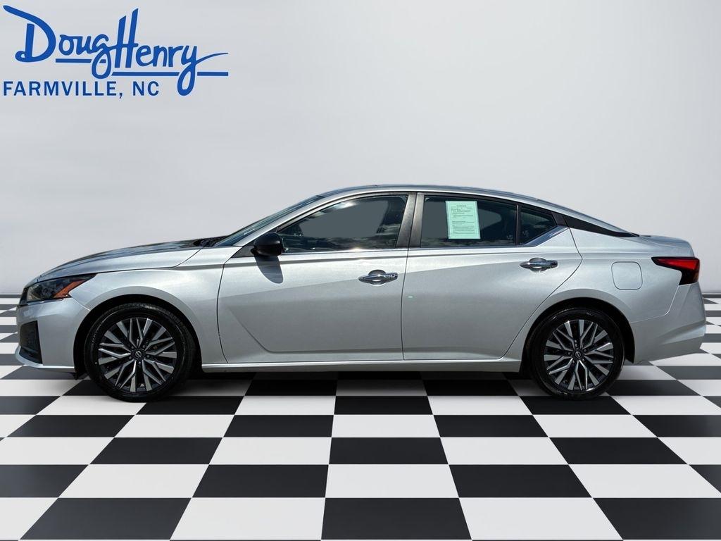 Nissan Altima  2024