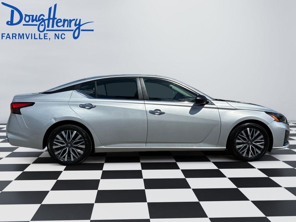 Nissan Altima  2024