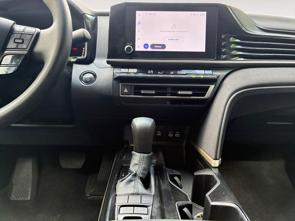 Toyota Camry  2025