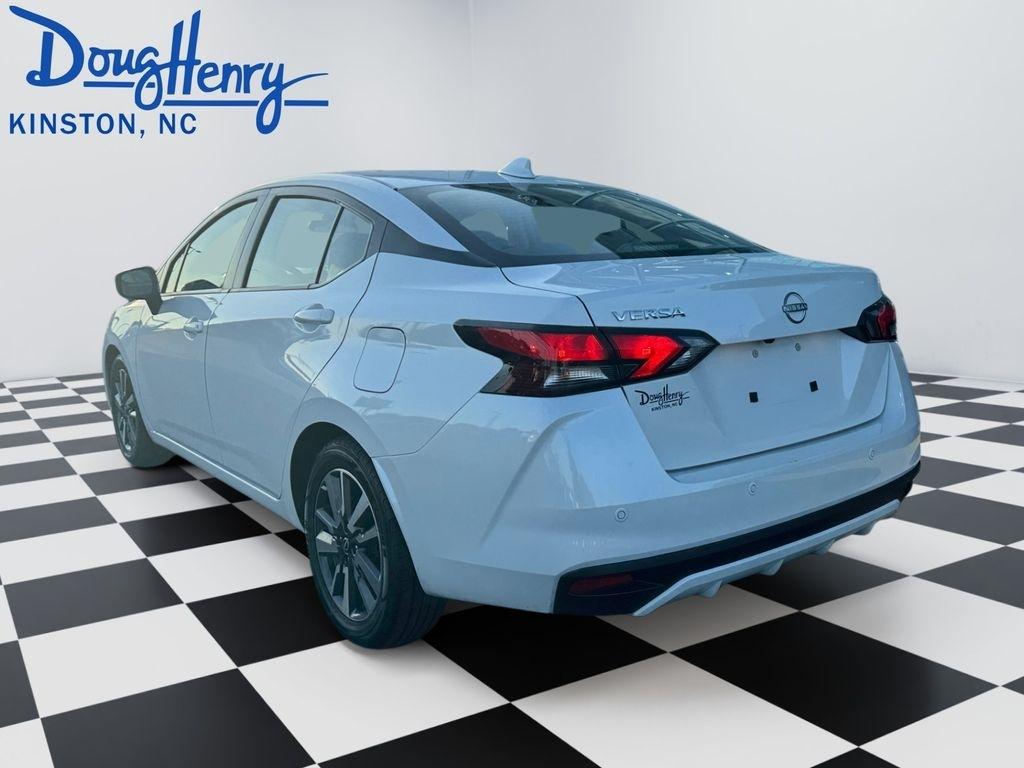 Nissan Versa  2025
