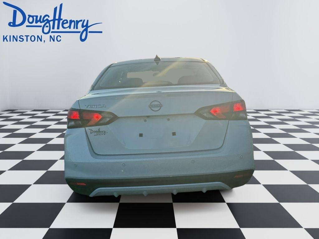 Nissan Versa  2025