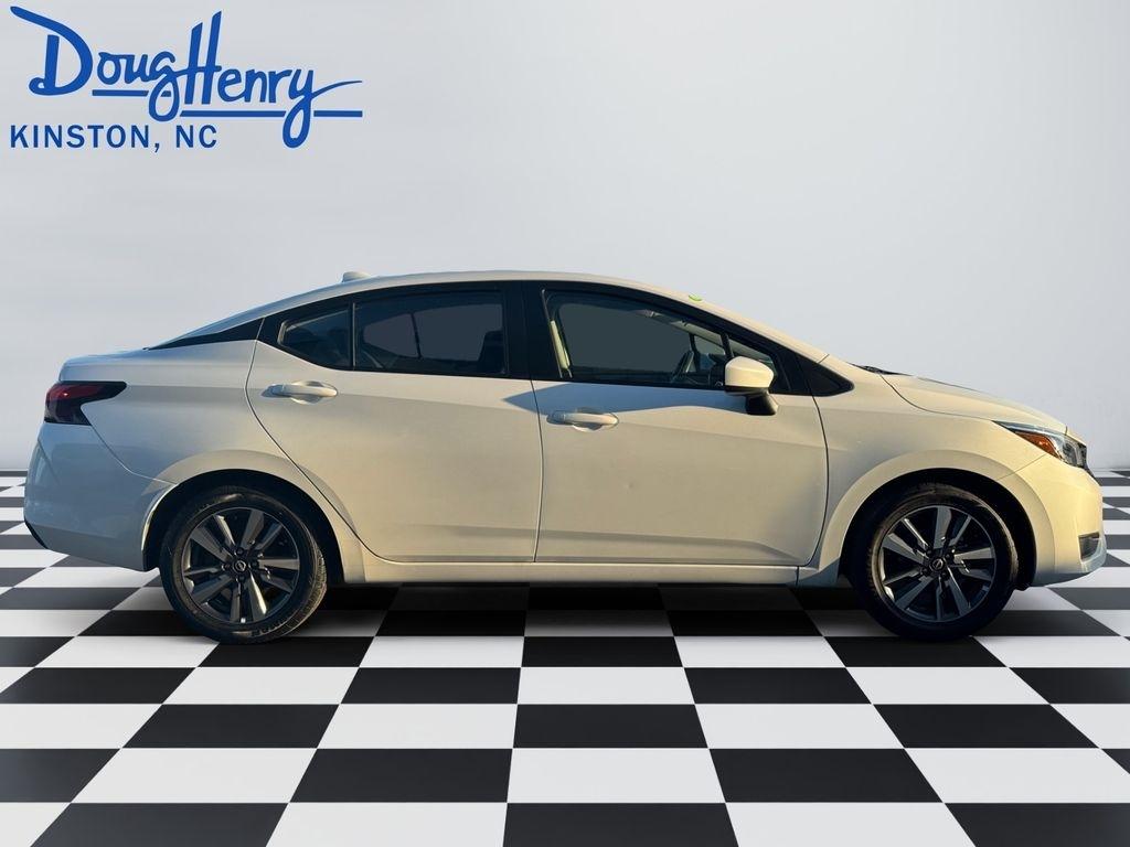 Nissan Versa  2025