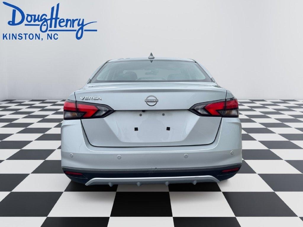 Nissan Versa  2025
