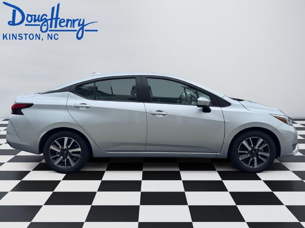 Nissan Versa  2025