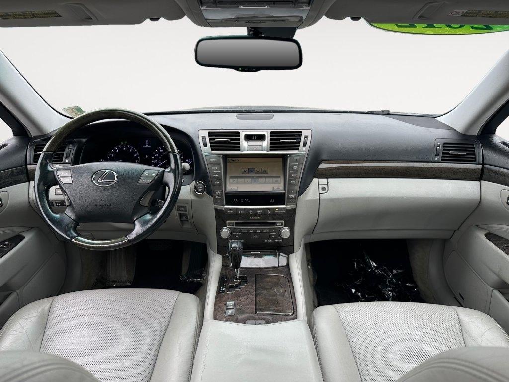 Lexus LS 460  2012