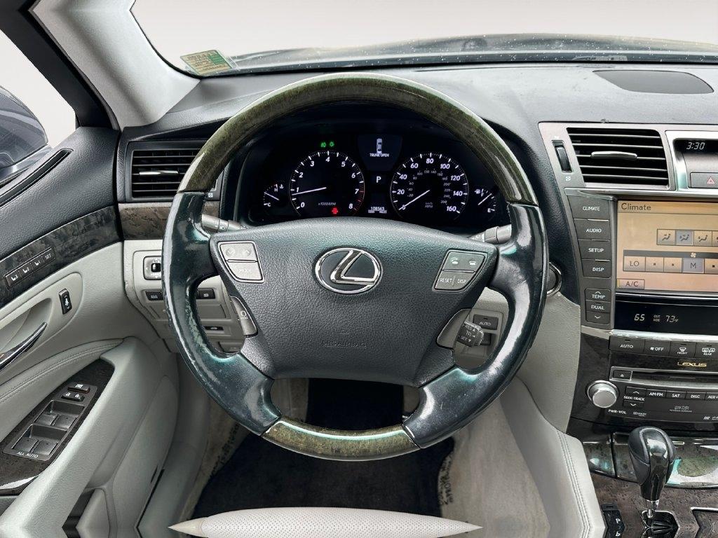 Lexus LS 460  2012