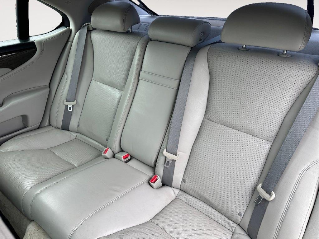 Lexus LS 460  2012