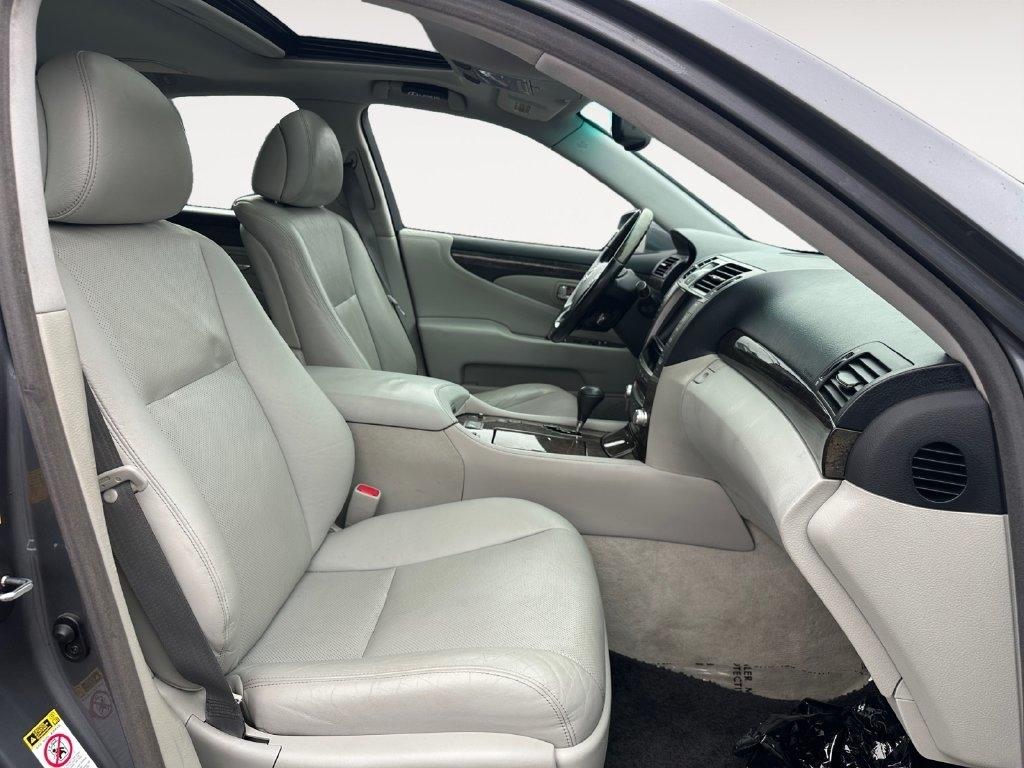 Lexus LS 460  2012