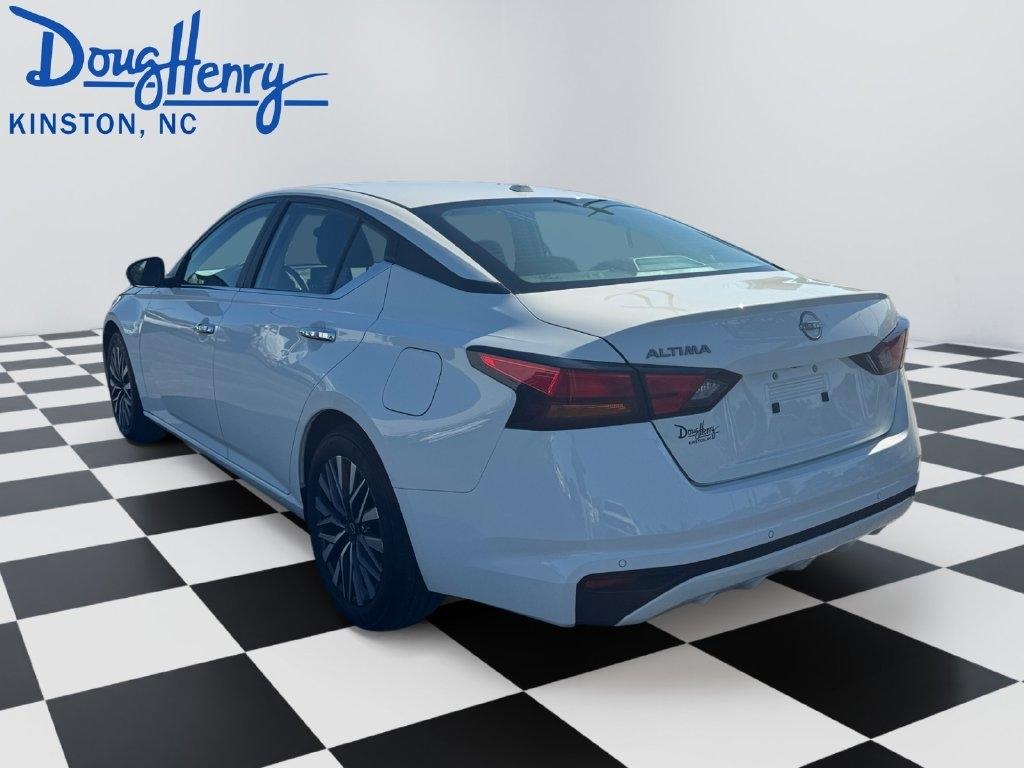 Nissan Altima  2025