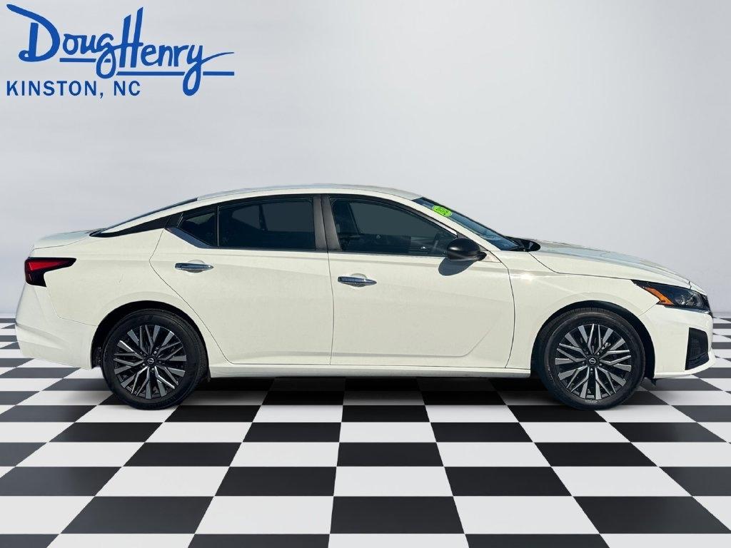 Nissan Altima  2025