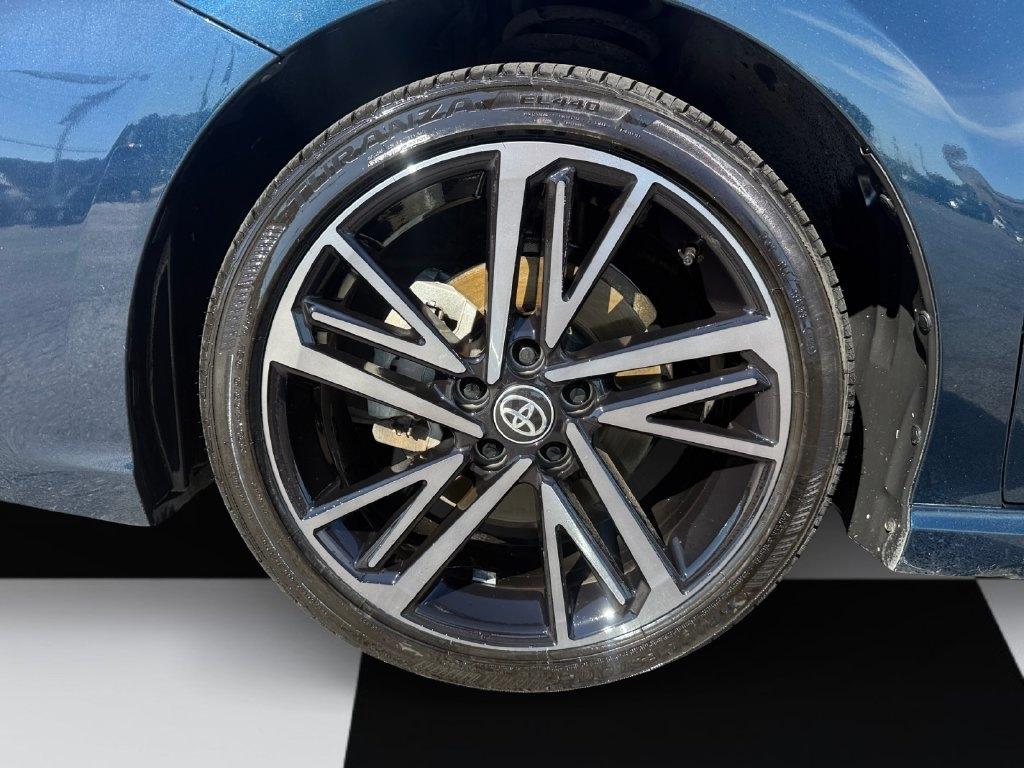 Toyota Camry  2021