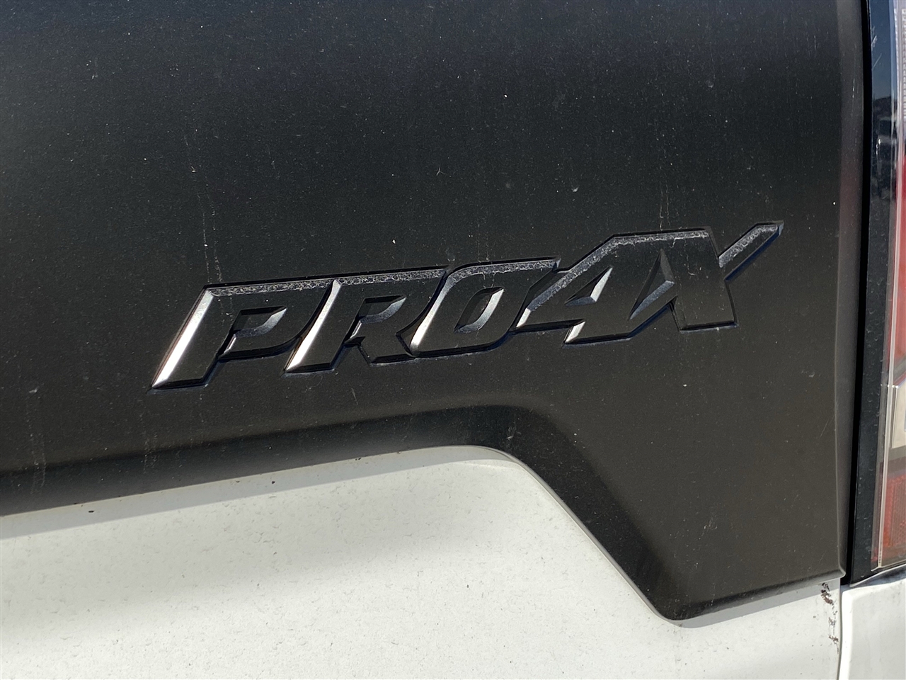 Nissan Titan PRO-4X Crew Cab 4WD 2024