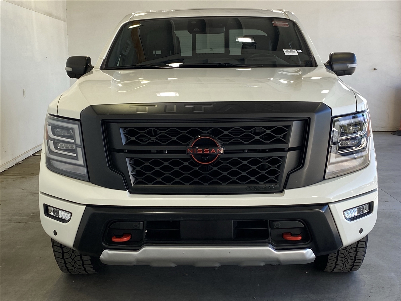 Nissan Titan PRO-4X Crew Cab 4WD 2024