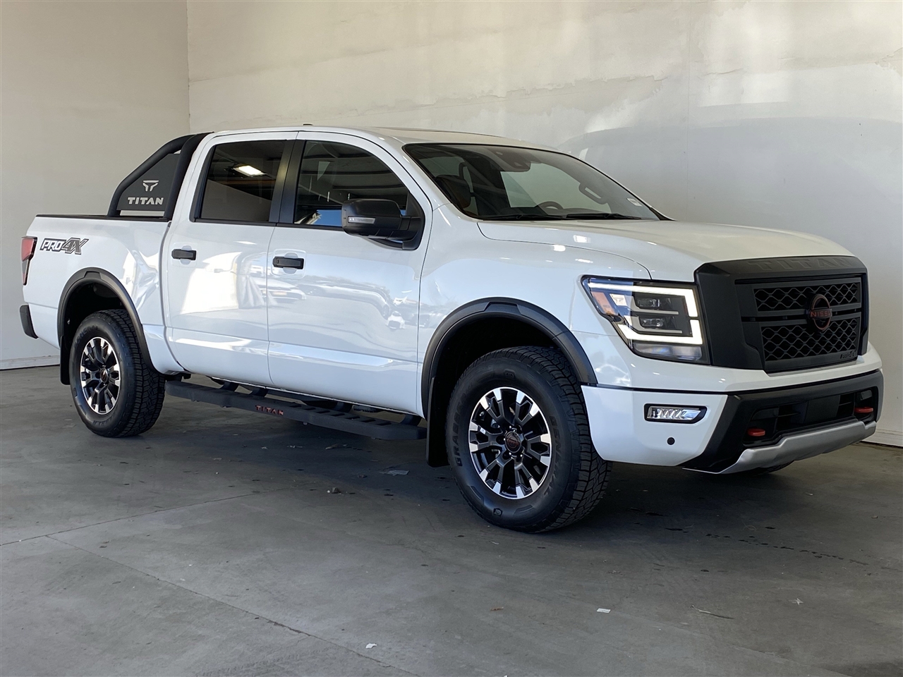 Nissan Titan PRO-4X Crew Cab 4WD 2024
