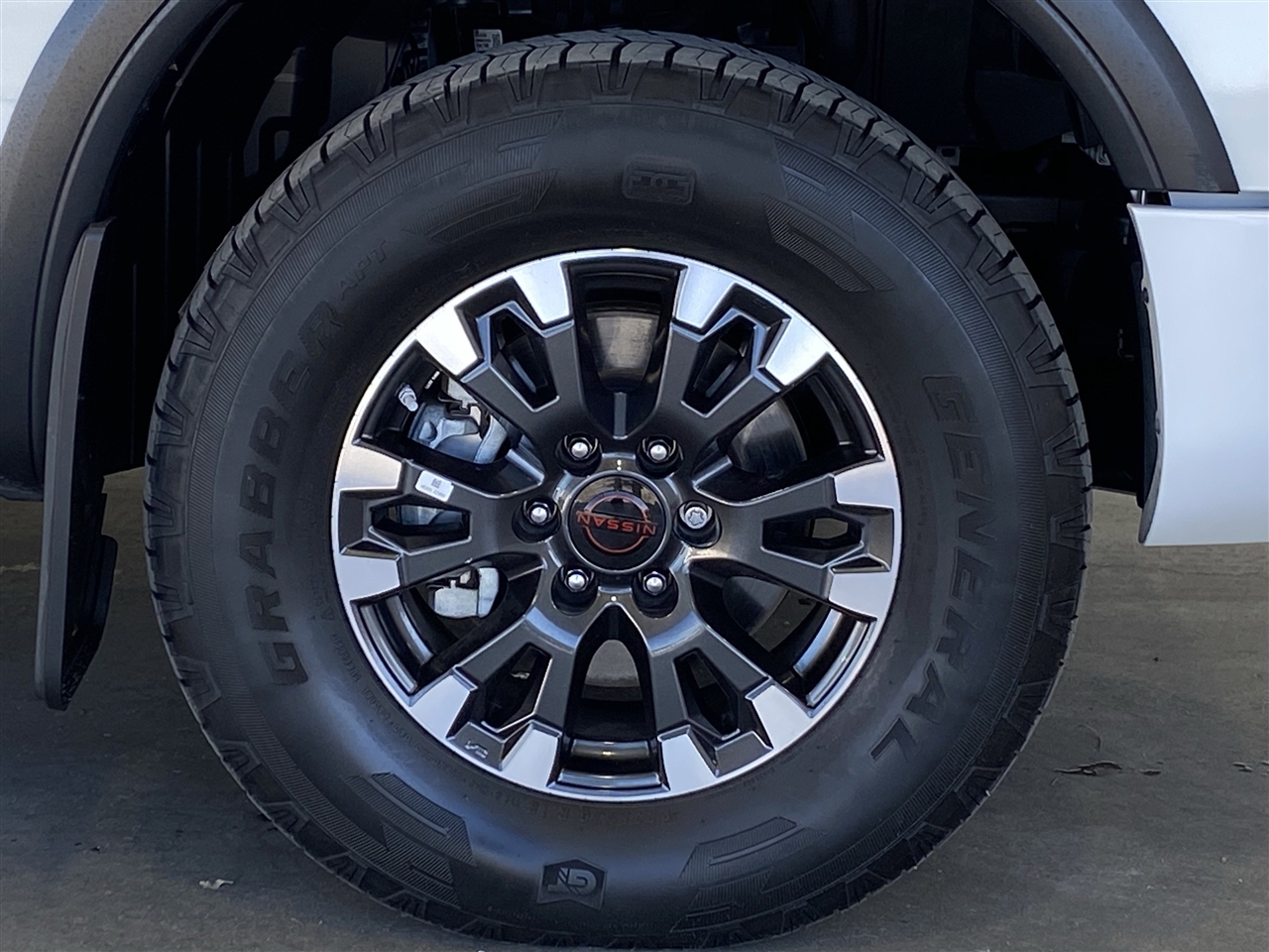 Nissan Titan PRO-4X Crew Cab 4WD 2024