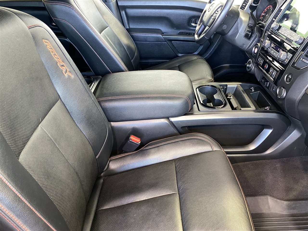 Nissan Titan PRO-4X Crew Cab 4WD 2024