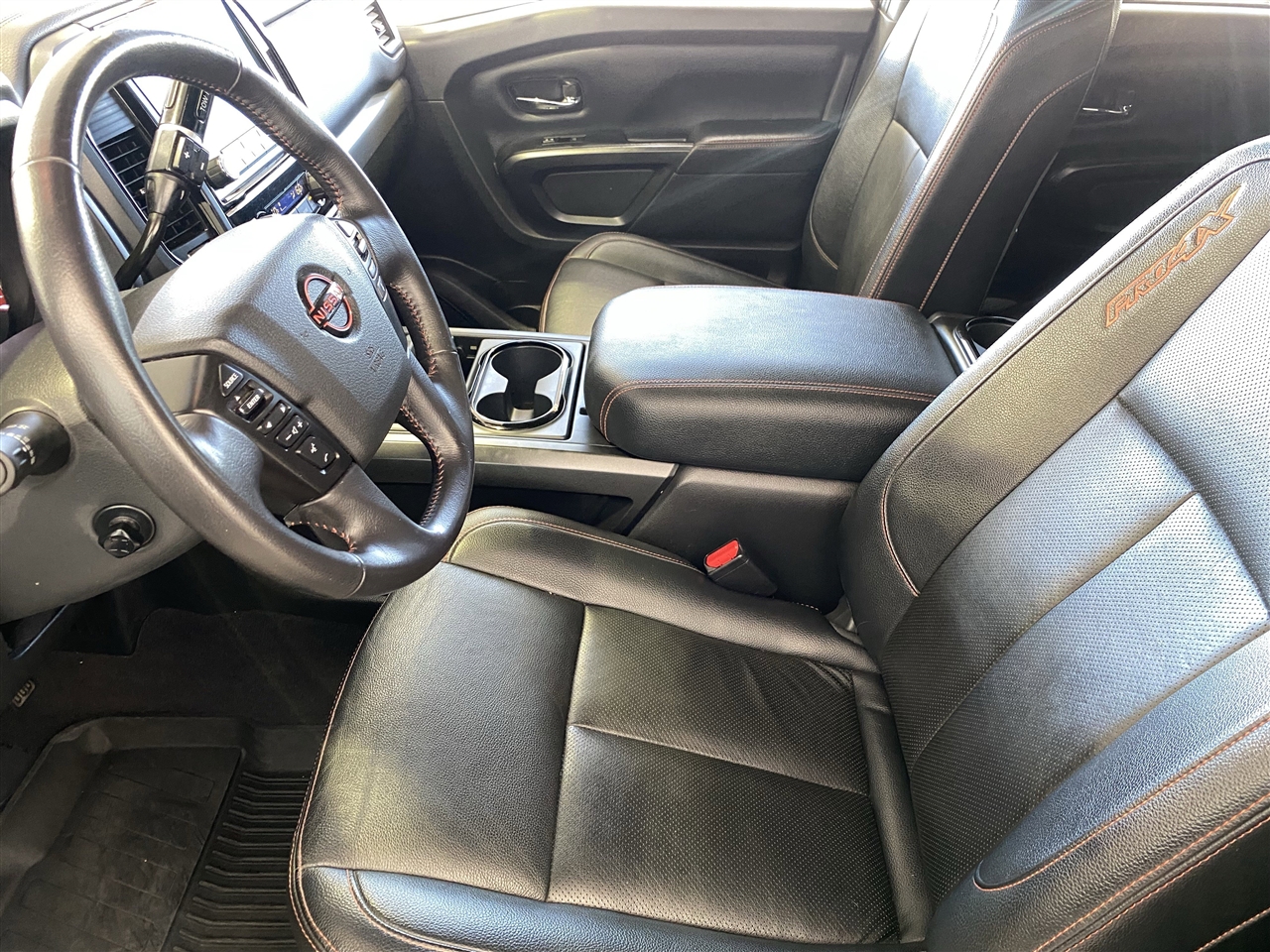 Nissan Titan PRO-4X Crew Cab 4WD 2024