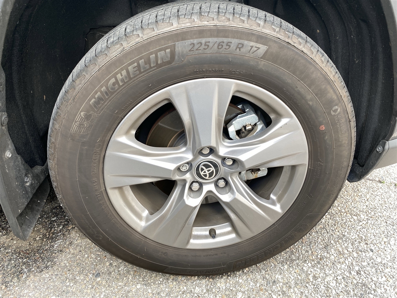 Toyota RAV4 XLE 2025