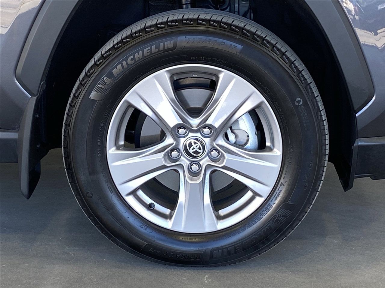 Toyota RAV4 XLE 2025