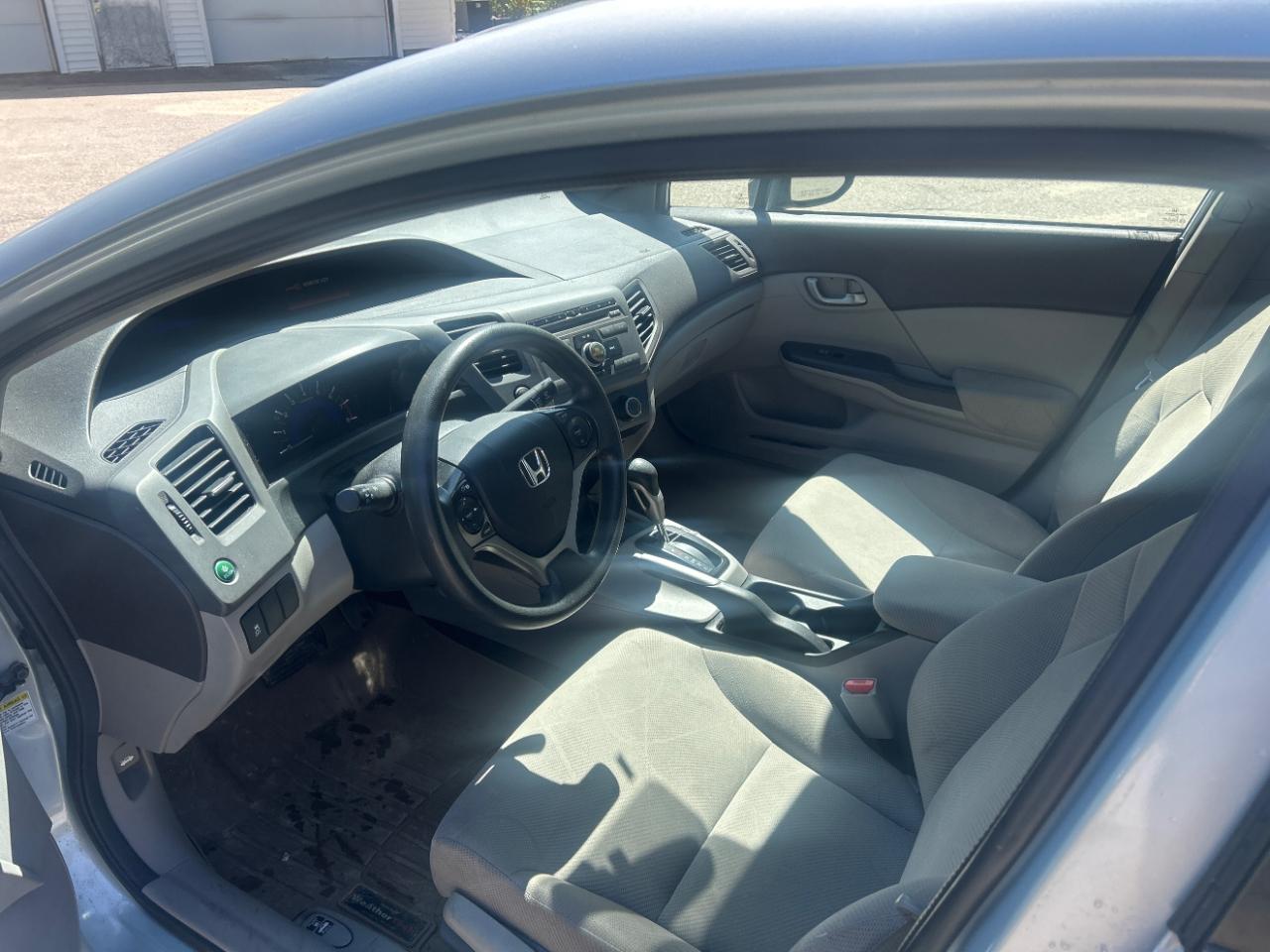 Honda Civic LX Sedan 5-Speed AT 2012