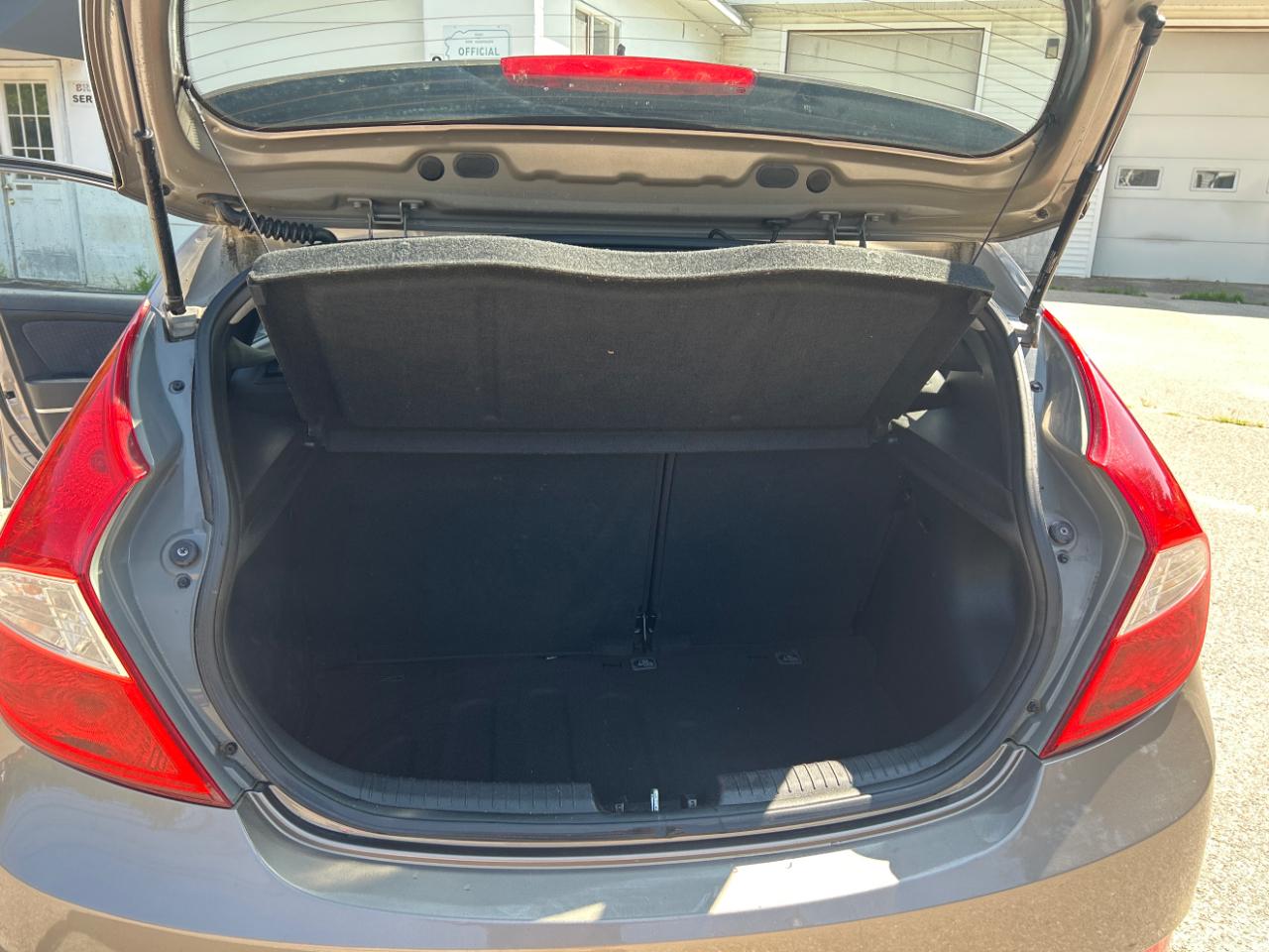 Hyundai Accent SE 5-Door 2013