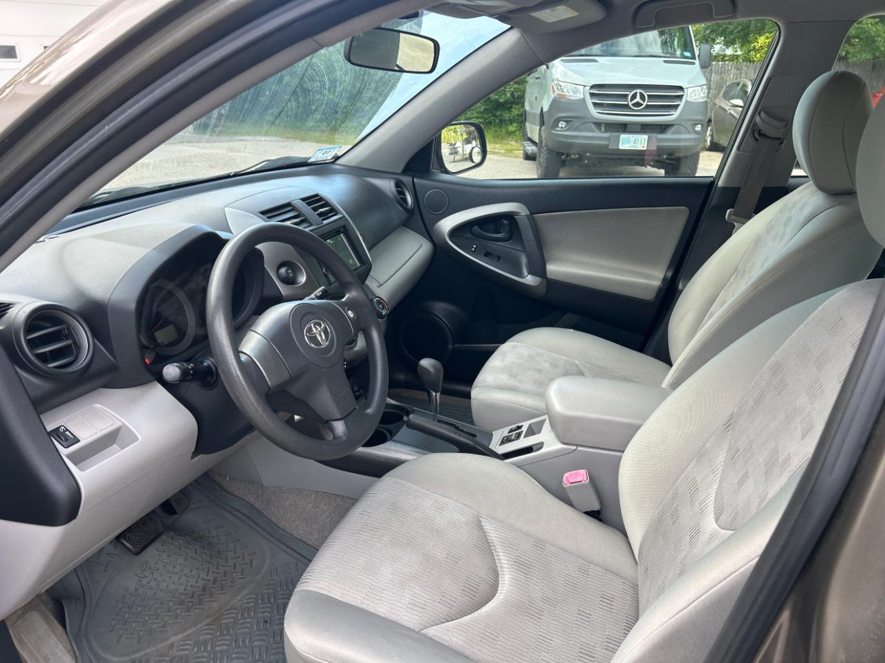 Toyota RAV4 Base I4 4WD 2009