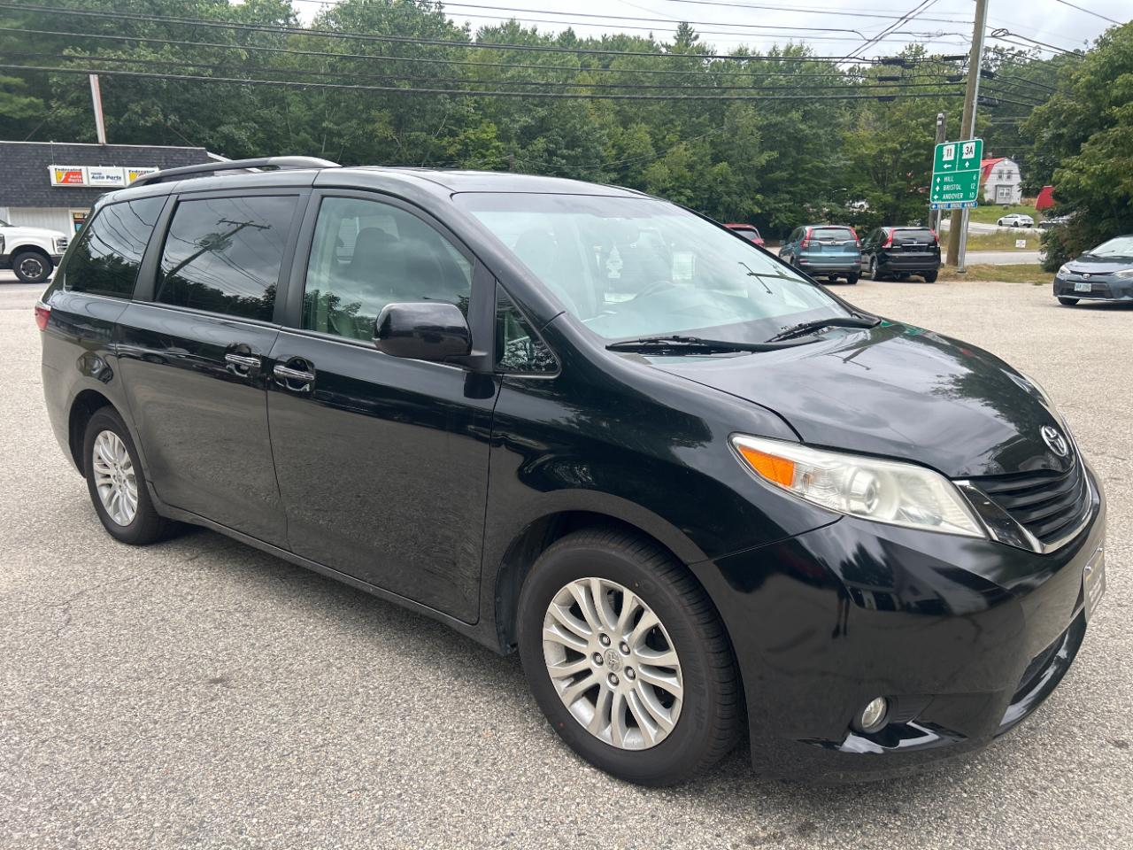 Toyota Sienna XLE FWD 8-Passenger V6 2015