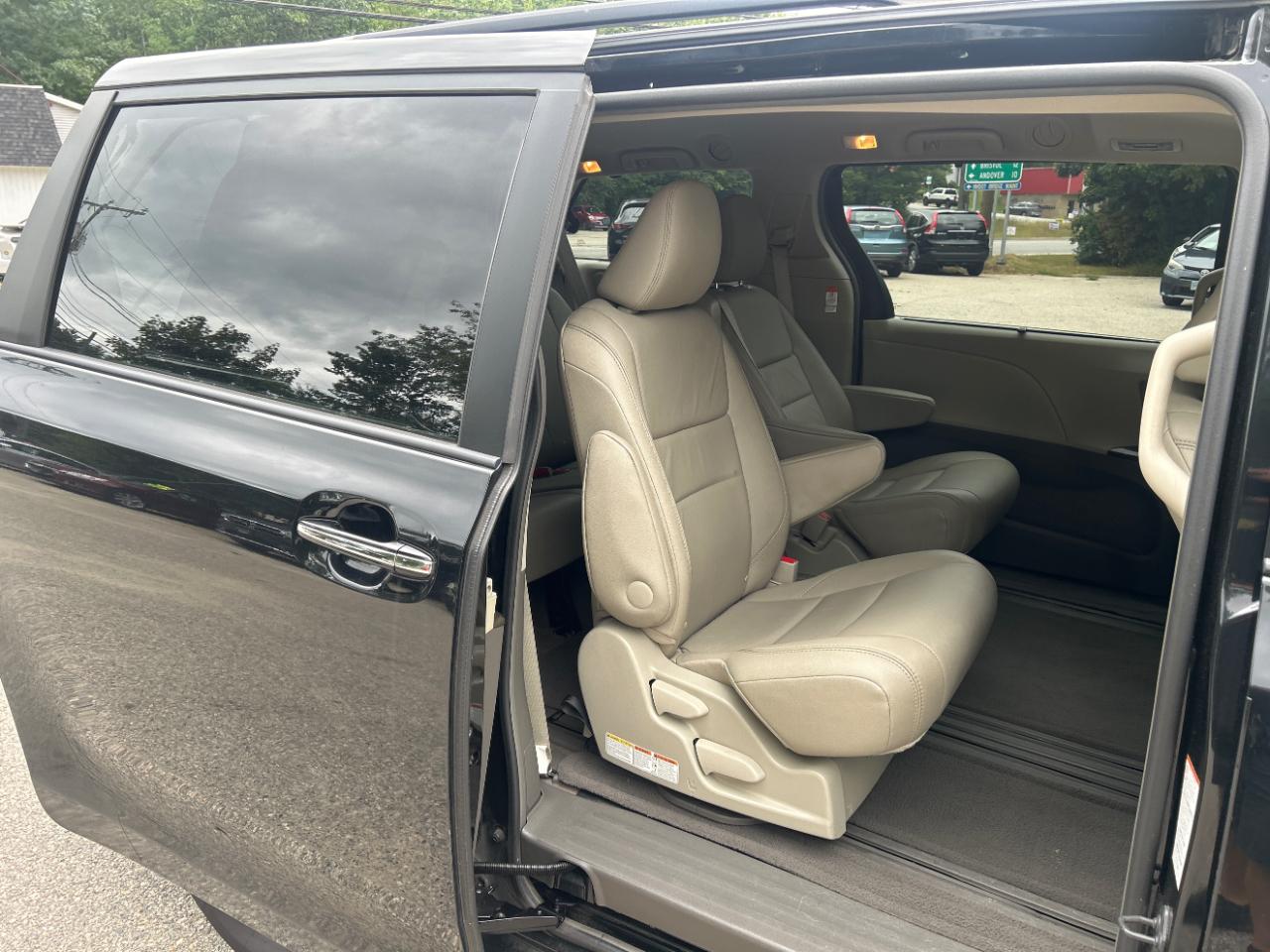 Toyota Sienna XLE FWD 8-Passenger V6 2015