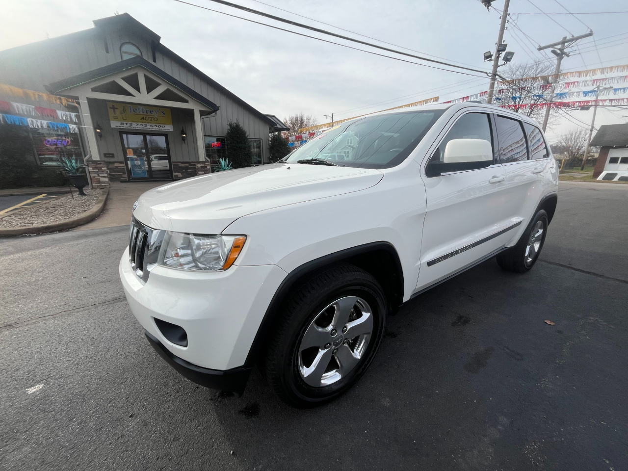 2011 Jeep Grand Cherokee Laredo photo 3