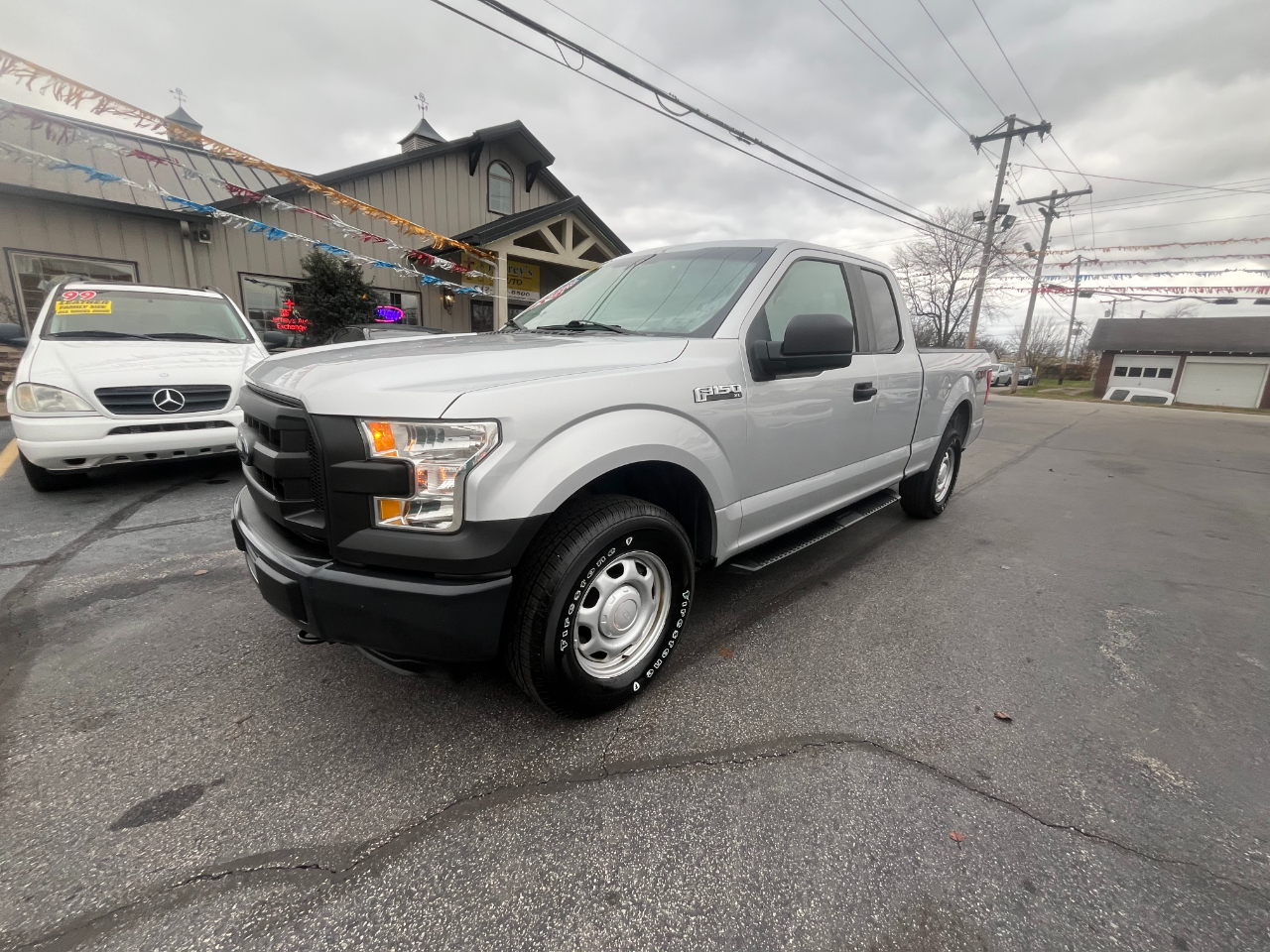 2015 Ford F-150 XLT photo 2