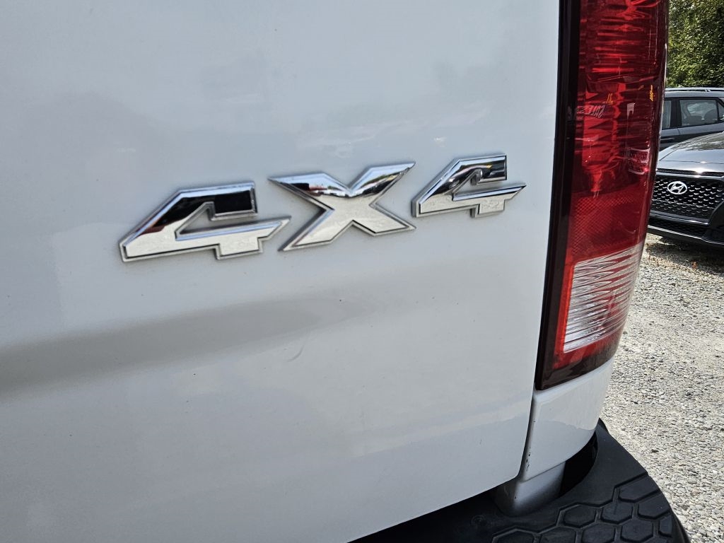 RAM 2500 Tradesman Crew Cab SWB 4WD 2016