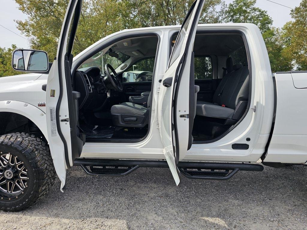 RAM 2500 Tradesman Crew Cab SWB 4WD 2016