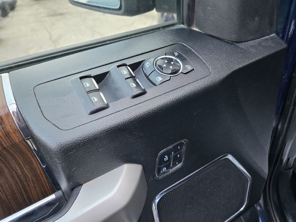 Ford F-150 Lariat SuperCrew 4WD 2016 Ford F-150 Lariat SuperCrew 4WD 2016