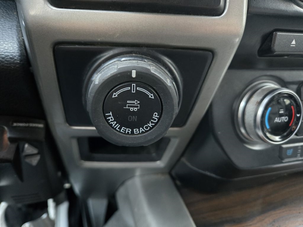 Ford F-150 Lariat SuperCrew 4WD 2016 Ford F-150 Lariat SuperCrew 4WD 2016