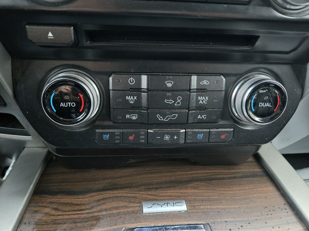 Ford F-150 Lariat SuperCrew 4WD 2016 Ford F-150 Lariat SuperCrew 4WD 2016