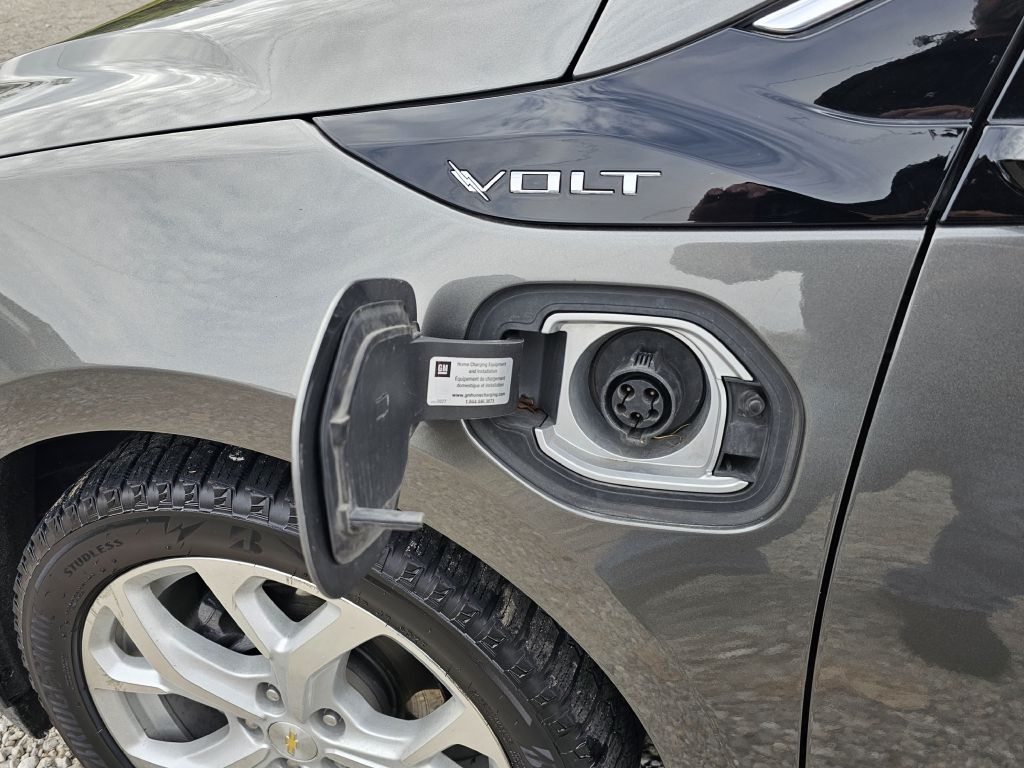 Chevrolet Volt Premier w/ Standard Emission Package 2017 Chevrolet Volt Premier w/ Standard Emission Package 2017